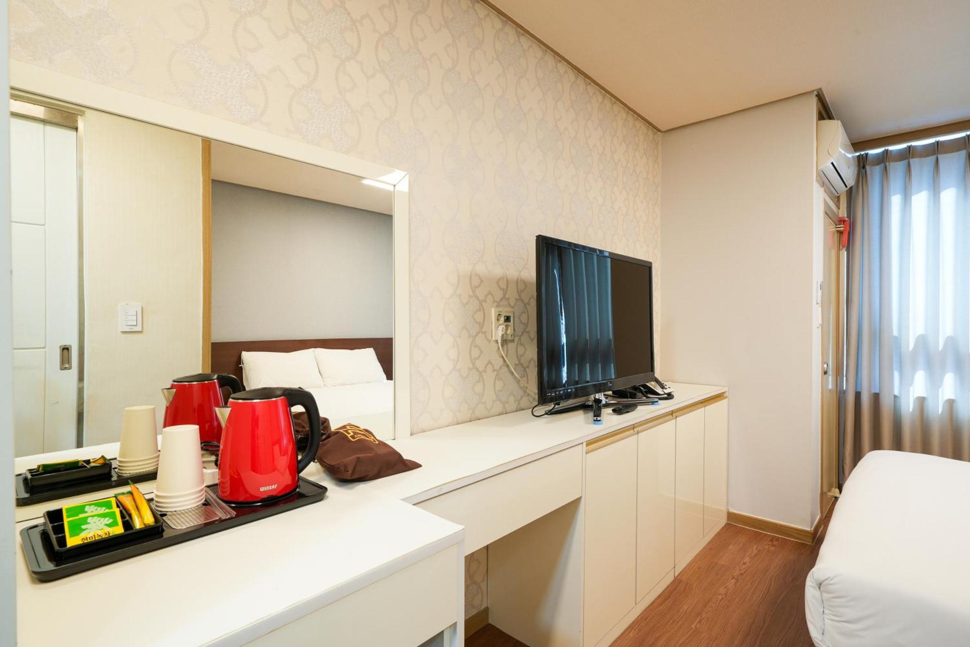 Aventree Yeouido 3* Seul